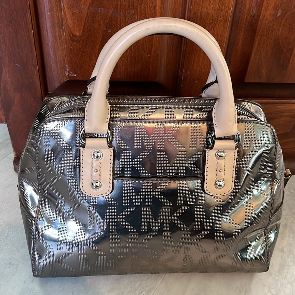 Michael Kors NYE bag mirror, Metallic silver satchel Beige leather trim EUC - Picture 8 of 16